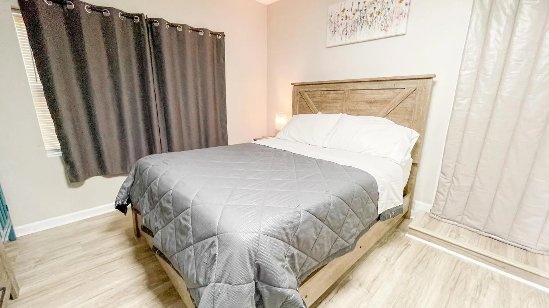 Beautiful Room In Prime Location Pinellas Park