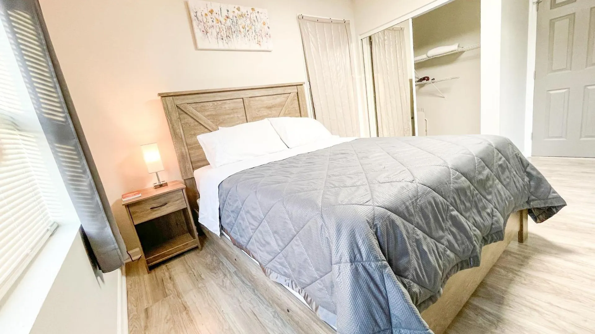 Beautiful Room In Prime Location Pinellas Park